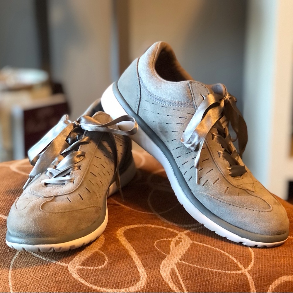UGG Victoria Lace-up Suede Sneakers